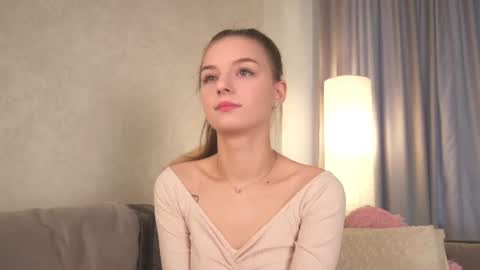Snapshot of my_little_pollly chatting on 06/17/26, 01:12 Polly online show from 06/17/26, 01:12