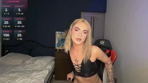 Snapshot of my_muse chatting on 02/14/25, 10:49 Sandra Muse online show from 02/14/25, 10:49