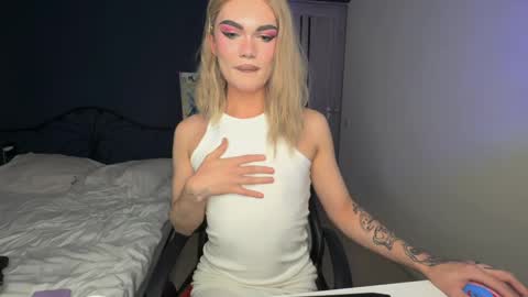 Snapshot of my_muse chatting on 02/14/25, 01:51 Sandra Muse online show from 02/14/25, 01:51