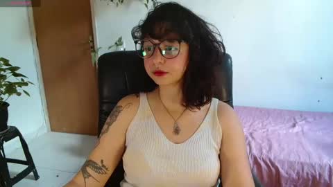 Snapshot of myamillor chatting on 10/29/25, 11:23 myamillor online show from 10/29/25, 11:23