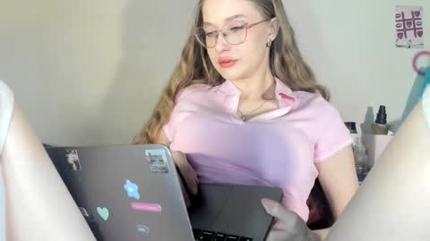 Snapshot of mychloecute chatting on 05/06/26, 08:14 chloe online show from 05/06/26, 08:14