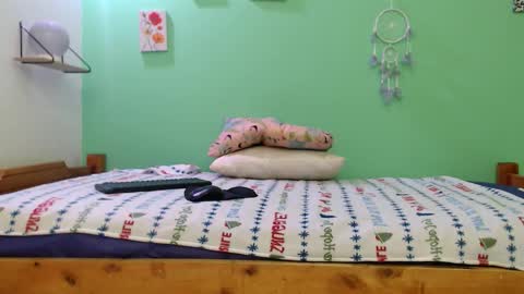 Angel Cute online show from 12/19/25, 07:21