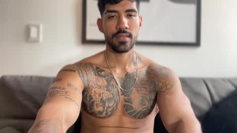 Snapshot of myke_esthetic chatting on 01/01/25, 09:09 Myke esthetic online show from 01/01/25, 09:09