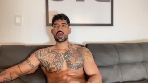 Snapshot of myke_esthetic chatting on 01/04/25, 01:21 Myke esthetic online show from 01/04/25, 01:21