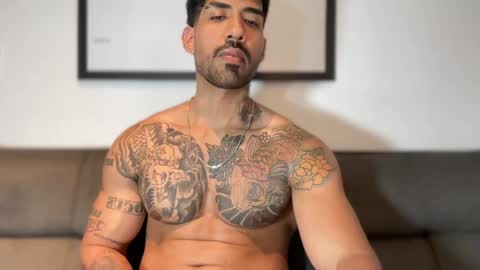 Snapshot of myke_esthetic chatting on 01/11/25, 11:35 Myke esthetic online show from 01/11/25, 11:35