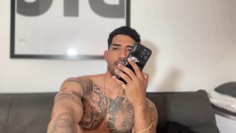 Snapshot of myke_esthetic chatting on 01/29/25, 03:22 Myke esthetic online show from 01/29/25, 03:22