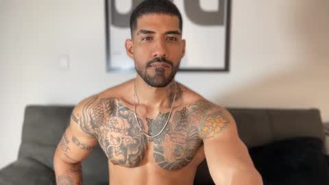 Snapshot of myke_esthetic chatting on 02/18/25, 01:43 Myke esthetic online show from 02/18/25, 01:43