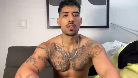 Snapshot of myke_esthetic chatting on 09/23/25, 05:27 Myke esthetic online show from 09/23/25, 05:27