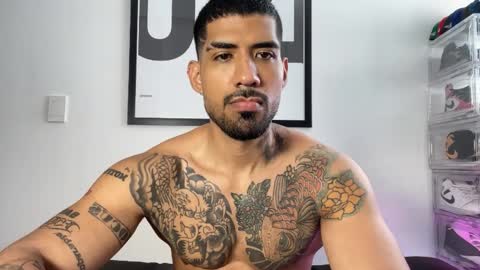 Snapshot of myke_esthetic chatting on 10/04/25, 01:31 Myke esthetic online show from 10/04/25, 01:31