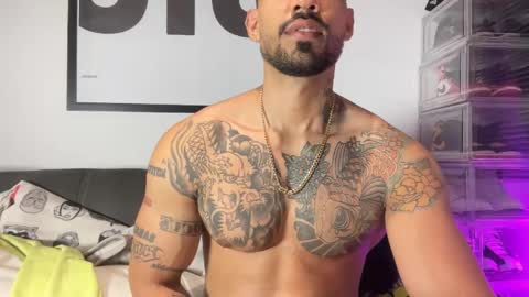 Snapshot of myke_esthetic chatting on 10/13/25, 03:39 Myke esthetic online show from 10/13/25, 03:39