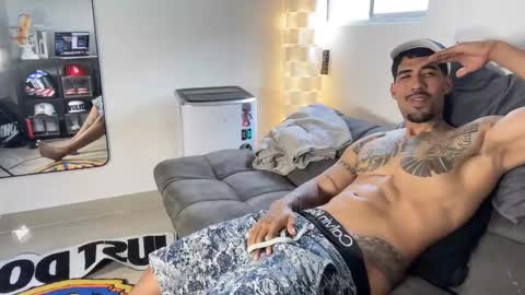 Snapshot of myke_esthetic chatting on 12/04/25, 06:49 Myke esthetic online show from 12/04/25, 06:49