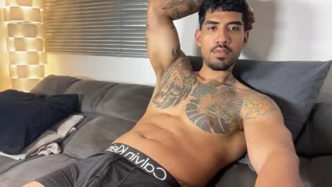 Snapshot of myke_esthetic chatting on 12/14/25, 11:20 Myke esthetic online show from 12/14/25, 11:20