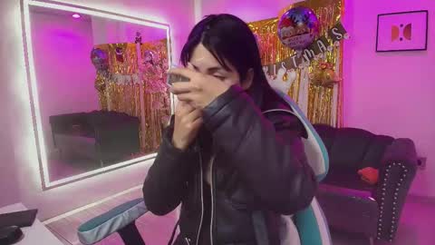 Snapshot of myla_evans chatting on 12/17/25, 03:12 myla_evans online show from 12/17/25, 03:12