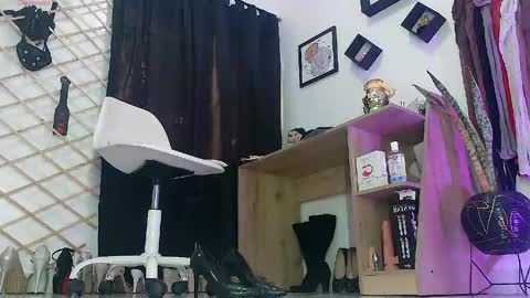 Snapshot of myla_sarah1 chatting on 04/18/26, 07:58 myla sarah1 online show from 04/18/26, 07:58