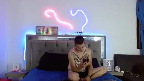 Snapshot of myluandjackhot chatting on 02/05/25, 01:00 Myluandjack online show from 02/05/25, 01:00