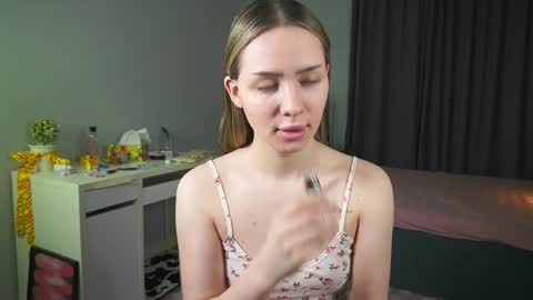 Snapshot of myluvia chatting on 03/28/26, 04:12 Tori online show from 03/28/26, 04:12