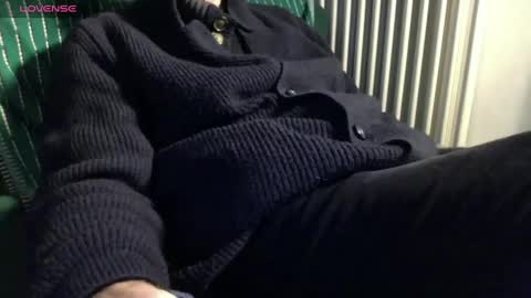 Bi sexy guy lovense hush is on private is open or password show tip if you like. online show from 01/24/25, 05:00