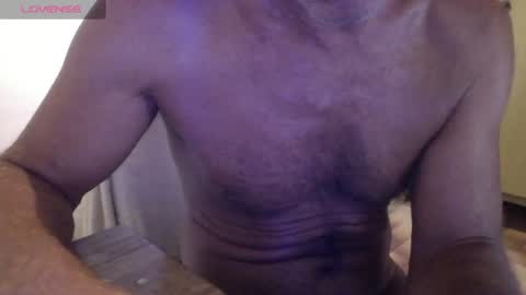 Snapshot of mynakedbeach chatting on 07/06/26, 04:31 Bi sexy guy lovense hush is on private is open or password show tip if you like. online show from 07/06/26, 04:31