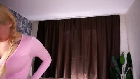 Snapshot of myriambirkett chatting on 06/25/26, 05:12 Greta online show from 06/25/26, 05:12