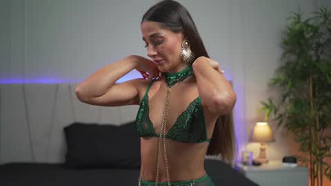 Snapshot of myriamfox_ chatting on 12/03/24, 12:38 Miryam online show from 12/03/24, 12:38