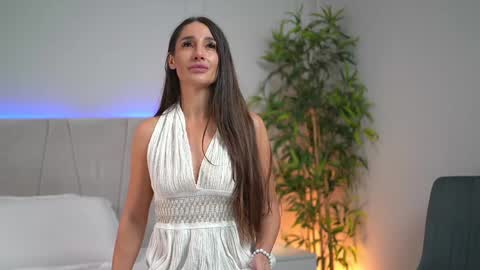 Snapshot of myriamfox_ chatting on 01/07/25, 05:42 Miryam online show from 01/07/25, 05:42