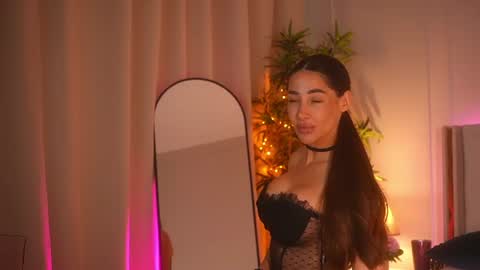 Snapshot of myriamfox_ chatting on 06/27/26, 04:50 Miryam online show from 06/27/26, 04:50