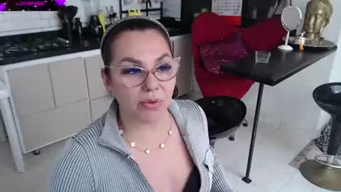 Snapshot of myrnasexxx chatting on 06/26/26, 06:45 Myrna Sessions online show from 06/26/26, 06:45