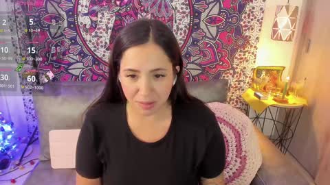 Snapshot of mysaris3 chatting on 12/30/24, 10:01 S A R A online show from 12/30/24, 10:01