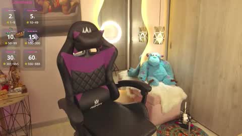 Snapshot of mysaris3 chatting on 10/08/25, 12:03 S A R A online show from 10/08/25, 12:03