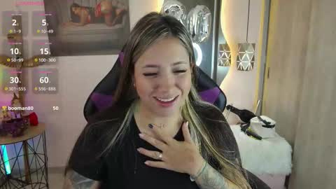 Snapshot of mysaris3 chatting on 10/29/25, 11:56 S A R A online show from 10/29/25, 11:56