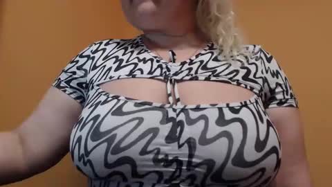 Snapshot of mysterious_d1an3 chatting on 05/18/26, 04:35 Diane online show from 05/18/26, 04:35