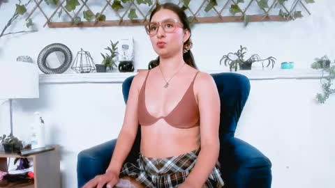Mystery couple online show from 05/12/26, 07:00