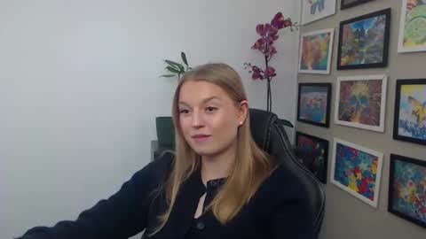 Snapshot of mysteryericax chatting on 04/07/26, 10:05 Erica online show from 04/07/26, 10:05