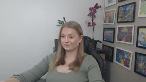 Snapshot of mysteryericax chatting on 04/10/26, 08:30 Erica online show from 04/10/26, 08:30