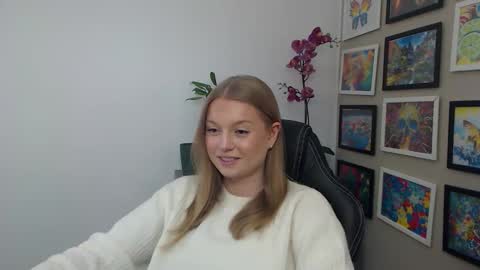 Snapshot of mysteryericax chatting on 04/13/26, 09:48 Erica online show from 04/13/26, 09:48