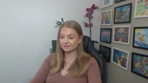 Snapshot of mysteryericax chatting on 04/18/26, 12:42 Erica online show from 04/18/26, 12:42
