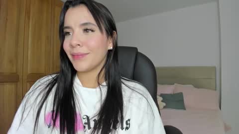 Snapshot of mysteyes chatting on 10/17/25, 09:39 Elena online show from 10/17/25, 09:39