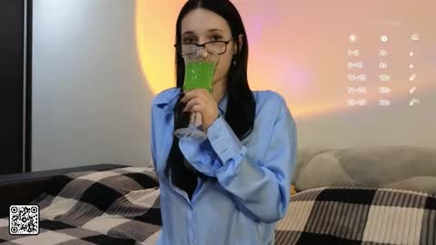 Mia online show from 10/12/25, 06:18