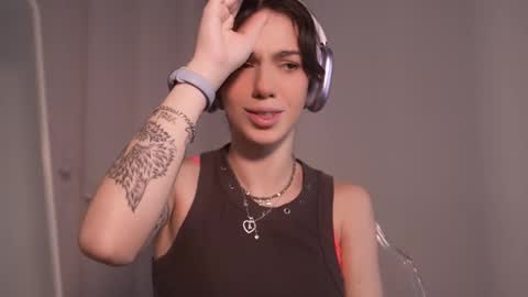 MILLI online show from 12/01/25, 09:36