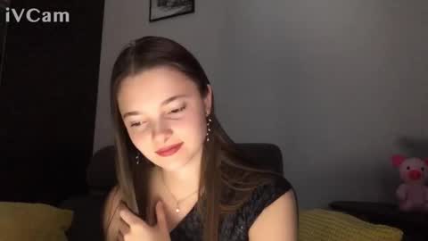 Snapshot of mysticrose_ chatting on 10/22/25, 01:33 Leya online show from 10/22/25, 01:33