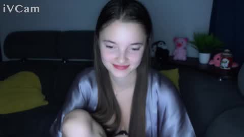 Snapshot of mysticrose_ chatting on 11/01/25, 03:03 Leya online show from 11/01/25, 03:03