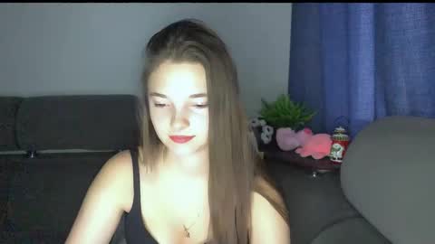 Snapshot of mysticrose_ chatting on 11/19/25, 12:05 Leya online show from 11/19/25, 12:05