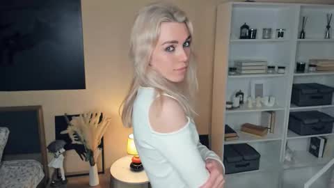 Olivia or just olive online show from 09/23/25, 08:01