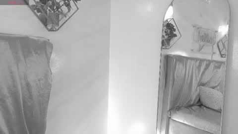 naamah_b online show from 06/18/26, 02:43