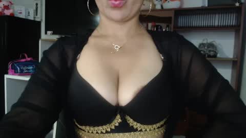 Snapshot of nadia_abaud chatting on 03/08/25, 06:54 Nadia  online show from 03/08/25, 06:54