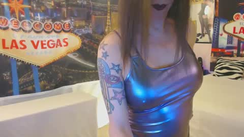 Snapshot of nadia_vixen chatting on 01/07/25, 05:12 Nadia Vixen online show from 01/07/25, 05:12