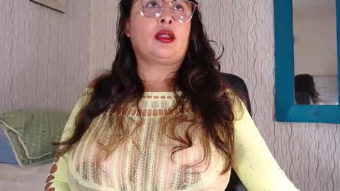 Snapshot of nadiawhite_ chatting on 10/04/25, 11:41 Nadia online show from 10/04/25, 11:41