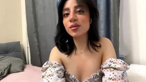 Snapshot of nadinevanni chatting on 04/26/26, 01:09 Leya online show from 04/26/26, 01:09