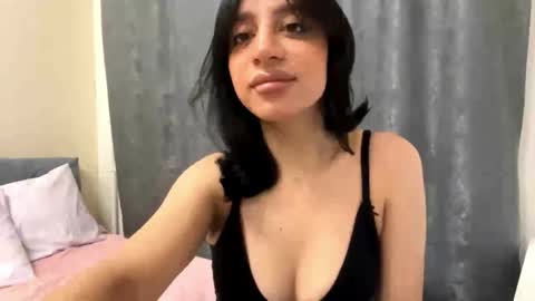 Snapshot of nadinevanni chatting on 05/10/26, 01:05 Leya online show from 05/10/26, 01:05