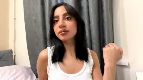 Snapshot of nadinevanni chatting on 06/08/26, 04:18 Leya online show from 06/08/26, 04:18